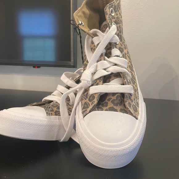 Animal print high tops sneakers NWT - Picture 2 of 5